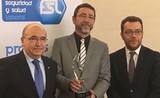 <div class=lightGallery-captions><p>Noticia: Asepeyo distinguida en los VIII Premios de Seguridad y Salud Laboral</p><p>Asepeyo ha sido distinguida en los VIII Premios de Seguridad y Salud Laboral por su proyecto Unidad Móvil Expositora Ruta 151 en la jornada “Casos de éxito y buenas prácticas en PRL en empresas TOP”, organizada por la revista Formación de Seguridad Laboral.</p><h4>Material cedido por 151 - ASEPEYO</h4><span>2024</span></div>
